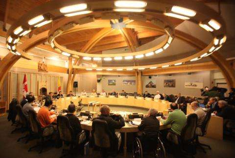Photo of the Nunavut legislature, highlighting the circular style of the room. 
