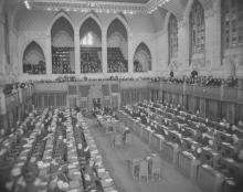 VRTT_Inuit_1934_EN Black and white photo of the House of Commons Chamber.