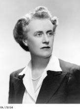 CE18-Women Black and white photograph of Thérèse Casgrain.